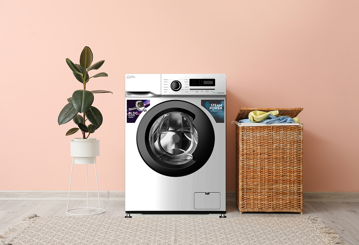 Στη φωτογραφία απεικονίζεται το πλυντήριο σε ένα δωμάτιο με διάφορα αντικείμενα τοποθετημένα γύρω του